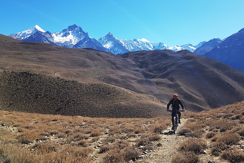 upper-mustang-mountain-biking-tour